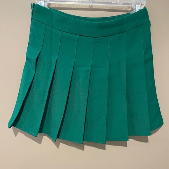 Women’s green pleated skirt. Size xs. Tonchengsd mini skirt NWT - Picture 4 of 4